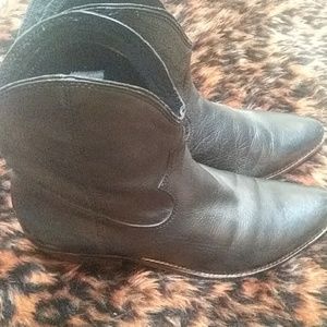 Nicole Black leather Booties